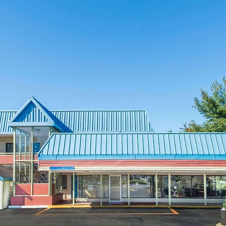 Budget Inn/ Natick Exterior photo