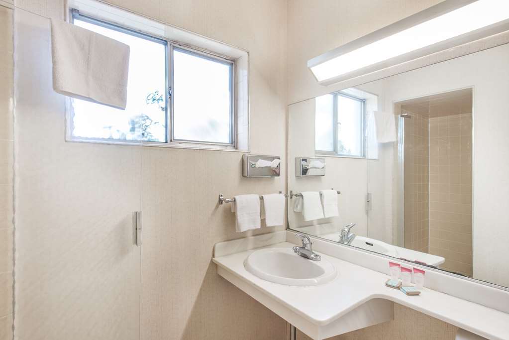 Budget Inn/ Natick Room photo