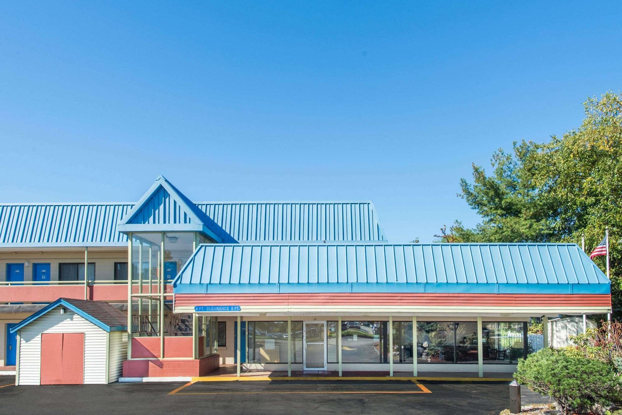 Budget Inn/ Natick Exterior photo